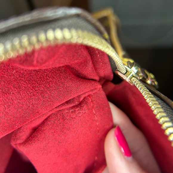 Louis Vuitton Monogram Coussin GM - Picture 12 of 15